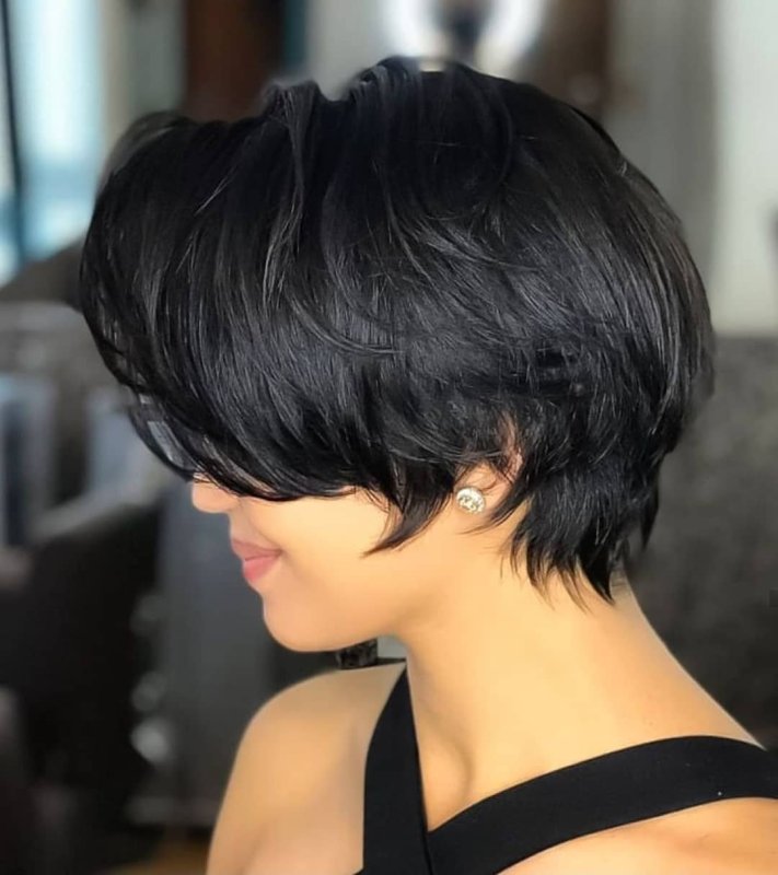 Стрижка layered short Bob