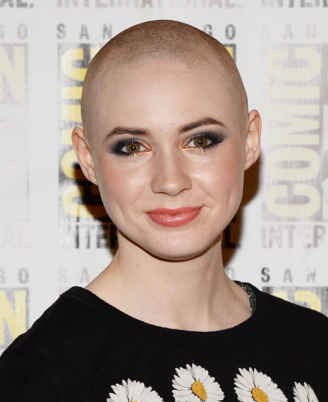 Кара Делевинь headshave