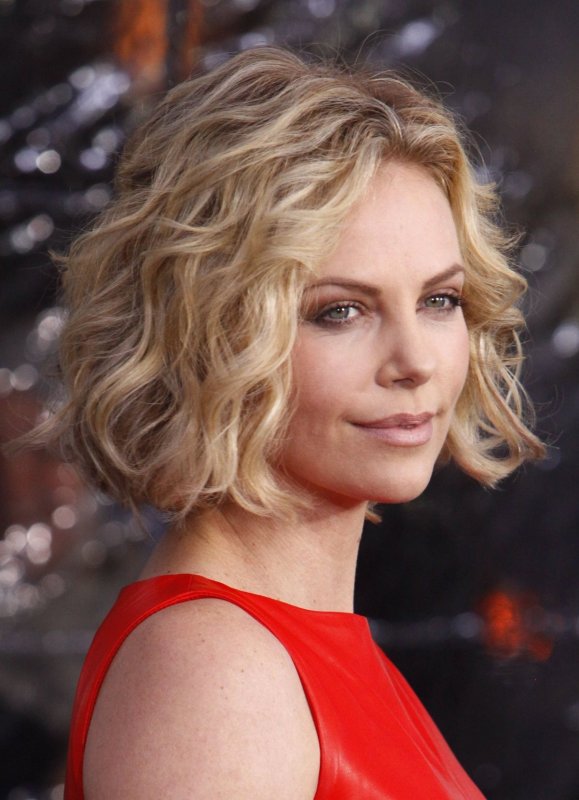 Стрижка Lob long-Bob с кудрями