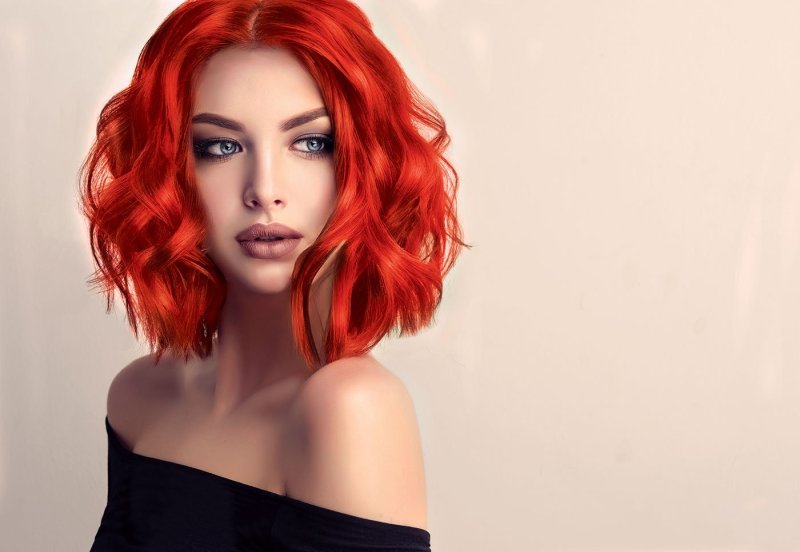 Лили Колинз каре красное