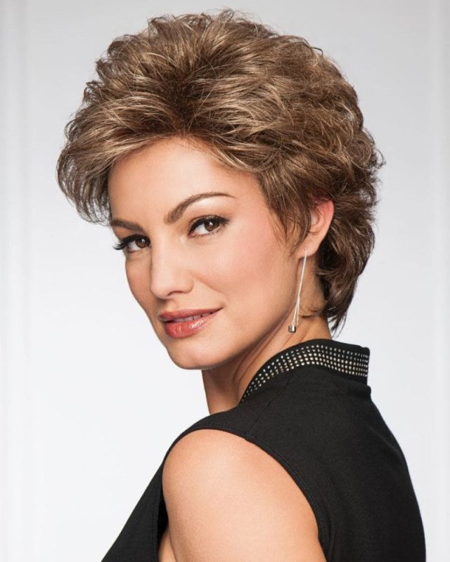 Лиза Ринна стрижка