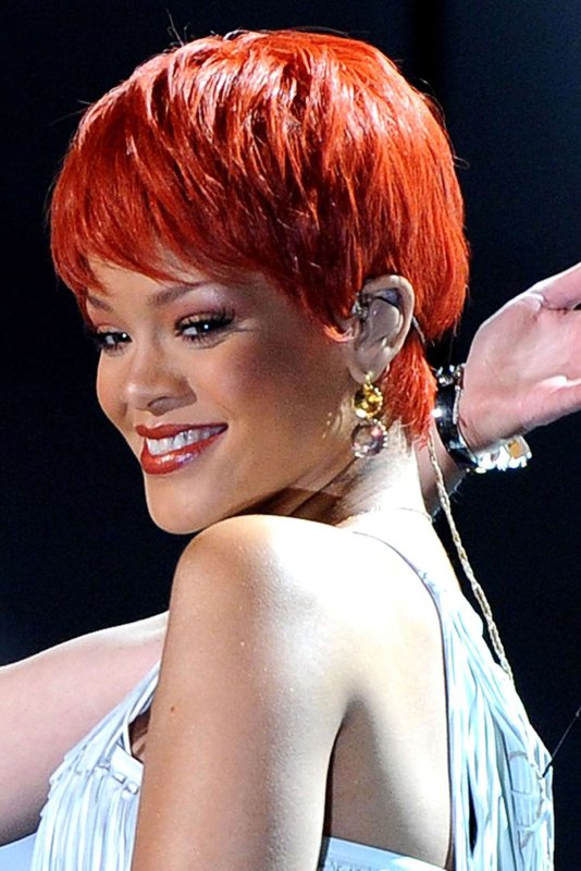 Pixie Bob стрижка красный
