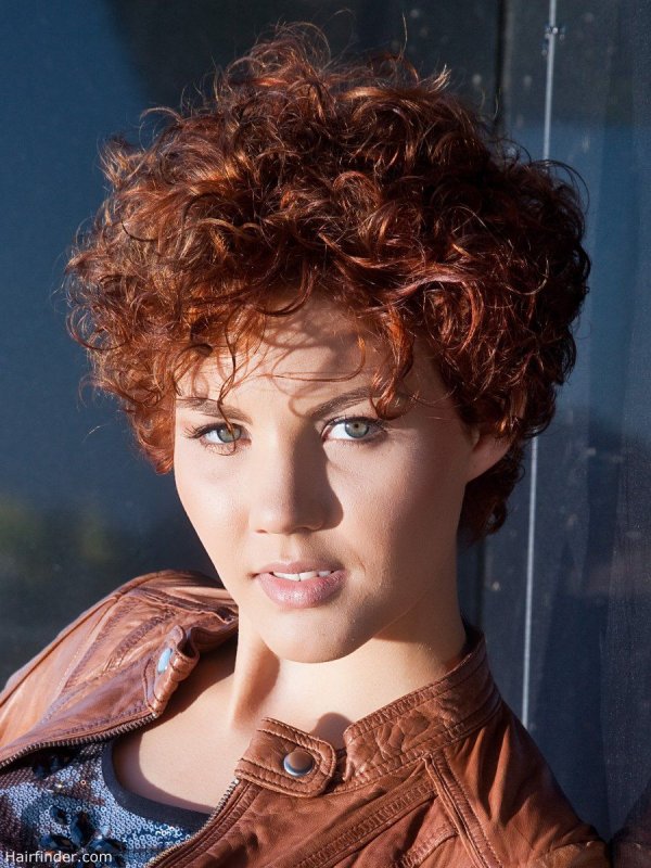 Curly Bob модель