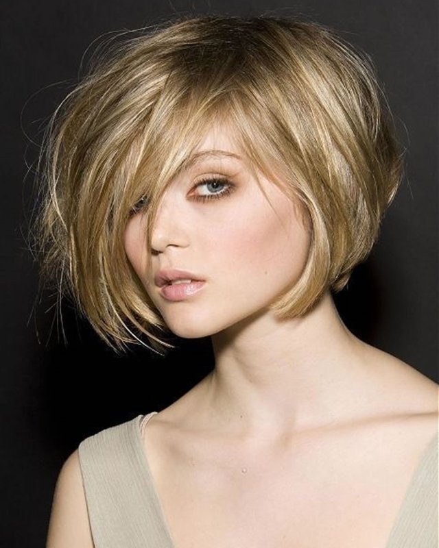Стрижка layered short Bob
