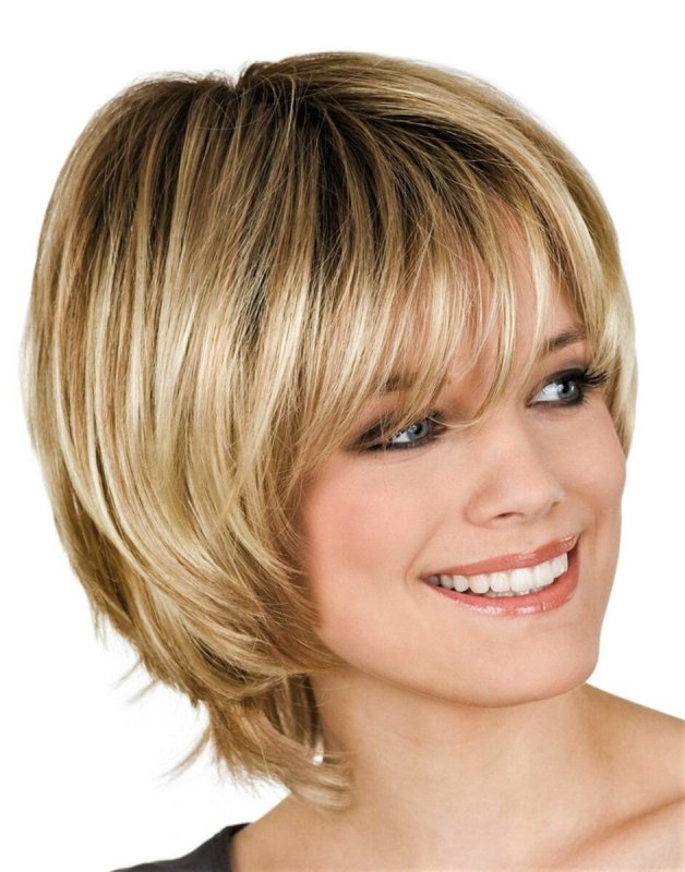 Стрижка layered short Bob