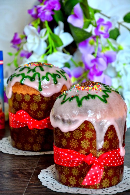 Кулич с хризантемой