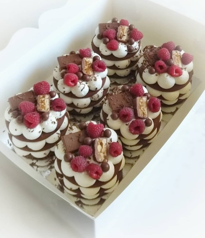 Пирожное в коробочке
