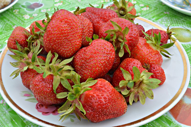 Красная клубника