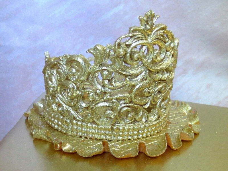 Корона из мастики на торт