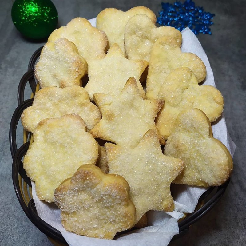 Ушки слоеные с сахаром