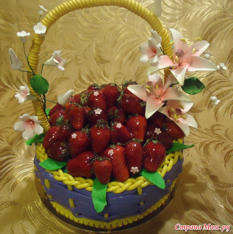 Торт корзина с ягодами