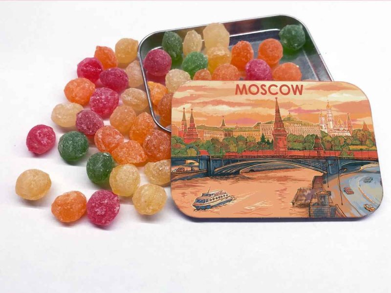 Монпансье в жестяных банках