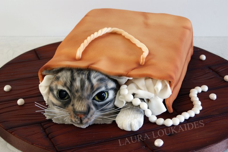 Торт с черной кошкой