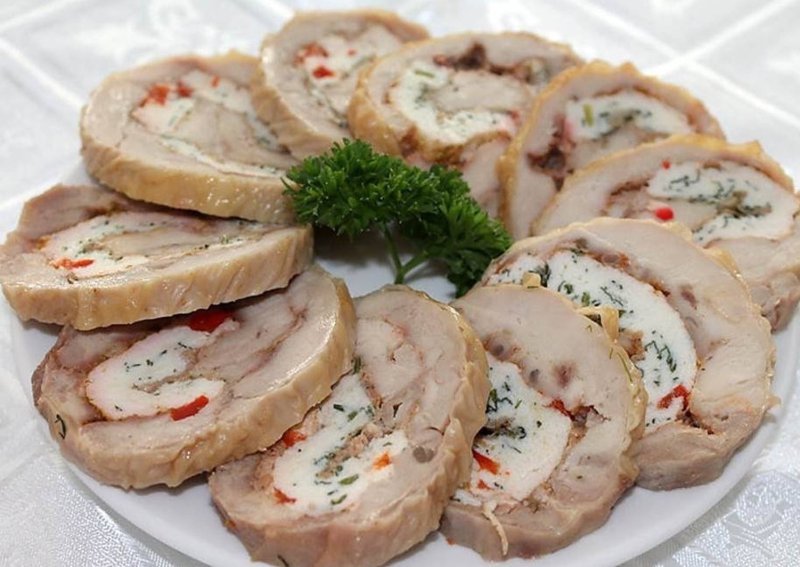 Куриный рулет с омлетом