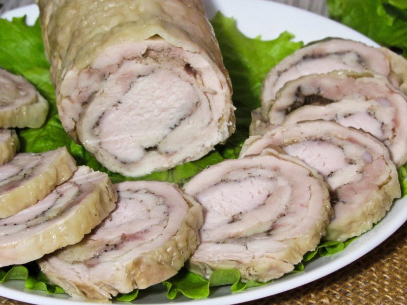 Рулет из куриных окорочков