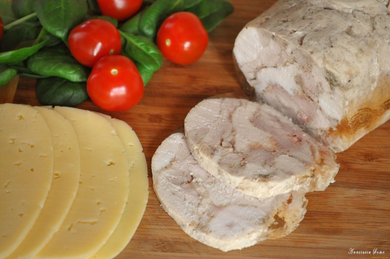 Куриный рулет с овощами
