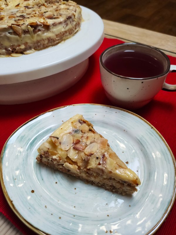 Миндальный торт с заварным кремом