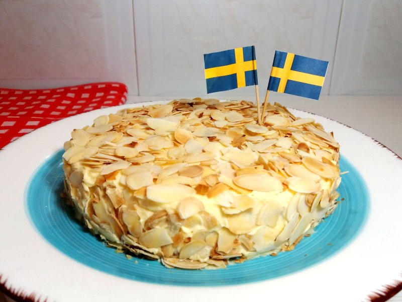 Миндальный торт со сливочно заварным кремом