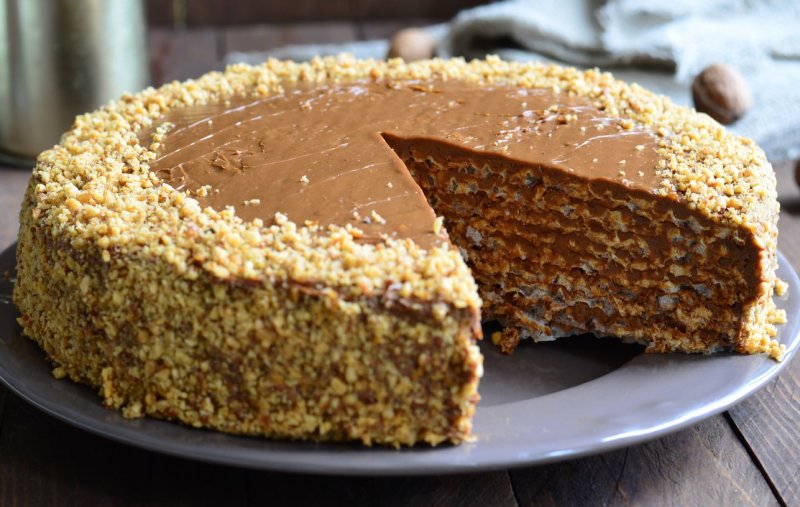 Торт с вафельными коржами и сгущенкой