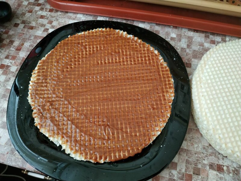 Вафельный торт со сгущенкой и вареньем