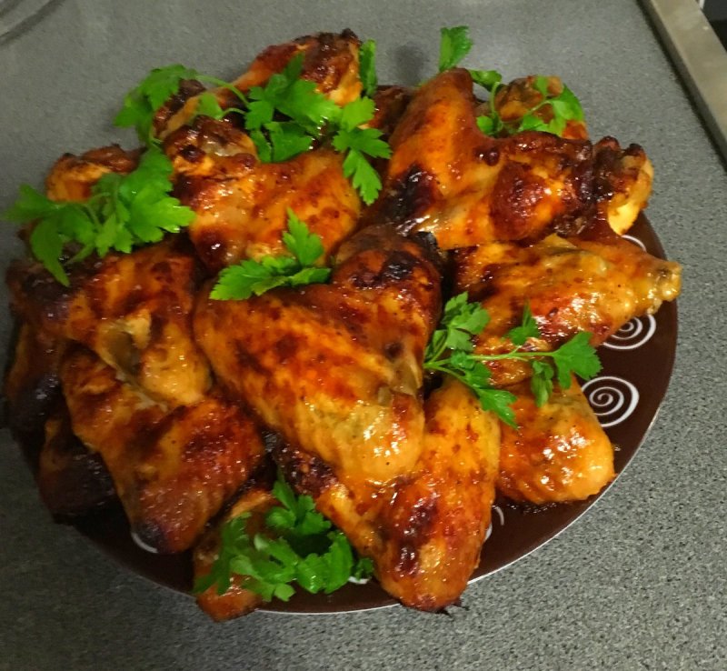 Запеченные куриные крылышки в духовке