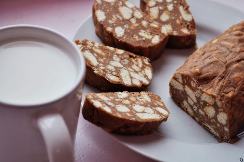 Рулет из печенья колбаска