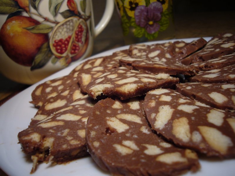 Колбаска из печенья и какао