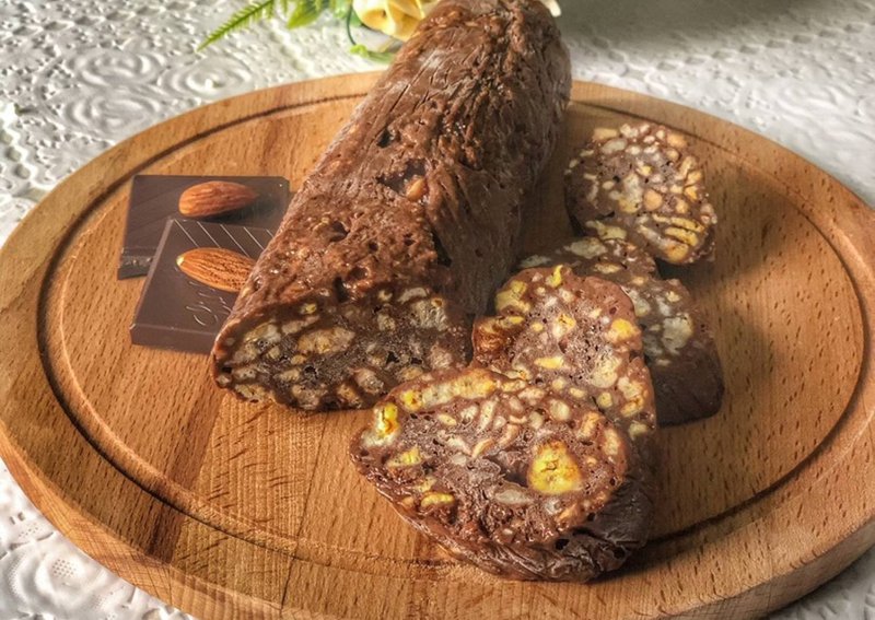 Кондитерская колбаска из печенья