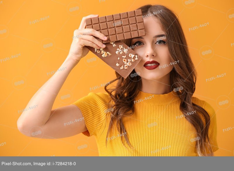 Девочка с шоколадкой