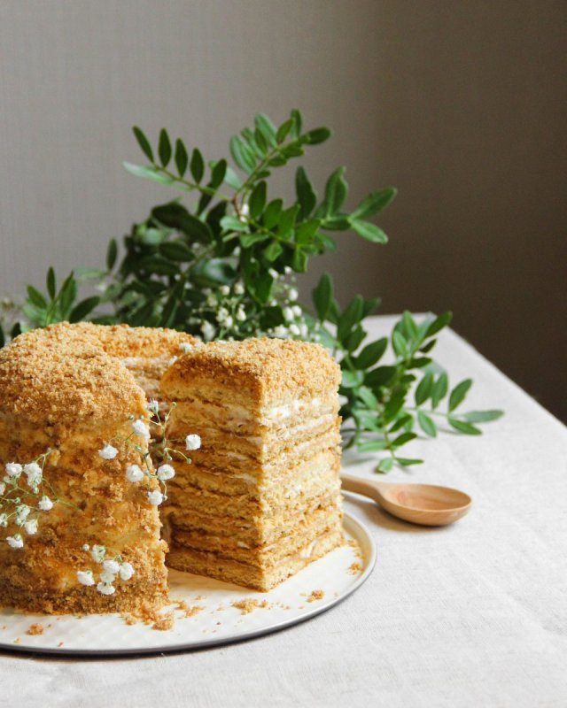 Медовый торт с ягодами