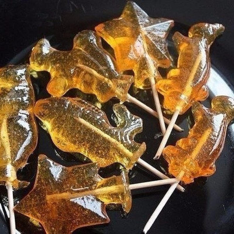 Карамельный петушок на палочке