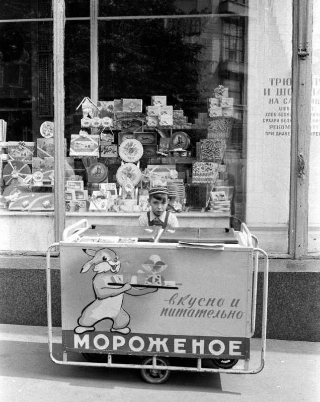 Продавщица мороженого СССР