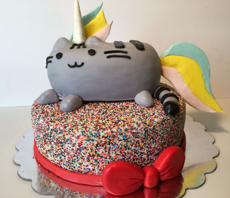 Фигурка кошки на торт