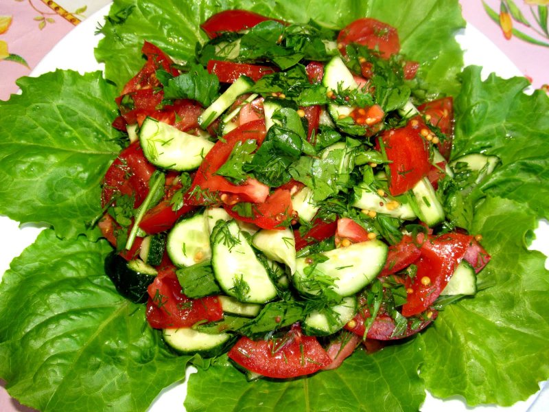 Салат овощной с капустой