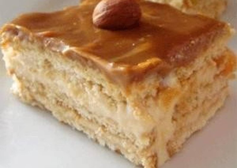 Коржи с кремом из сгущенного молока