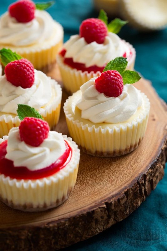 Капкейки красный бархат с фруктами
