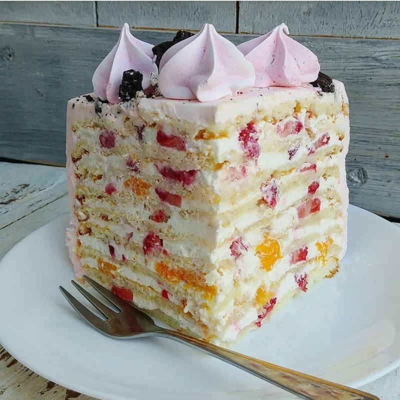 Торт с клубникой и сметанным кремом