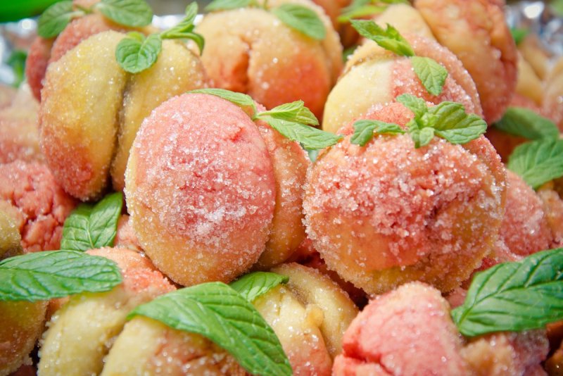 Печеный персик пирожное