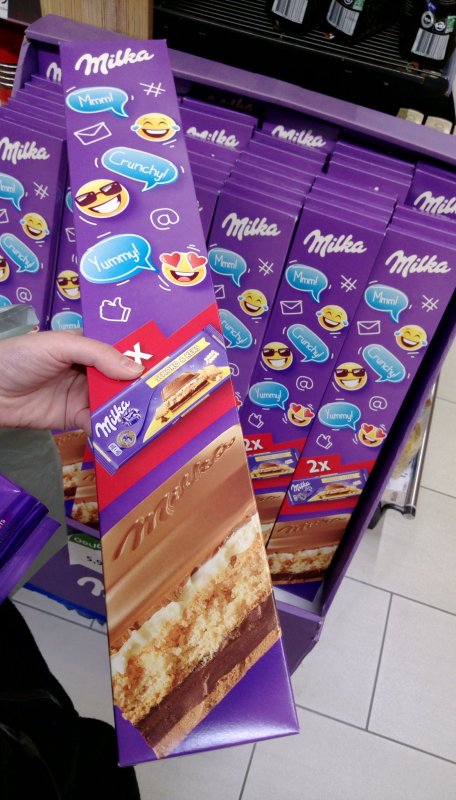 Сладости в руках