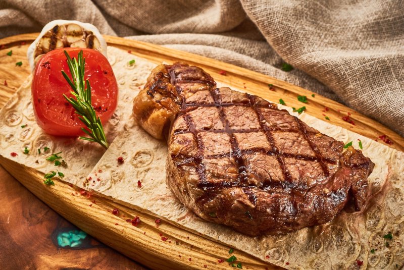 Стейк Рибай с овощами гриль
