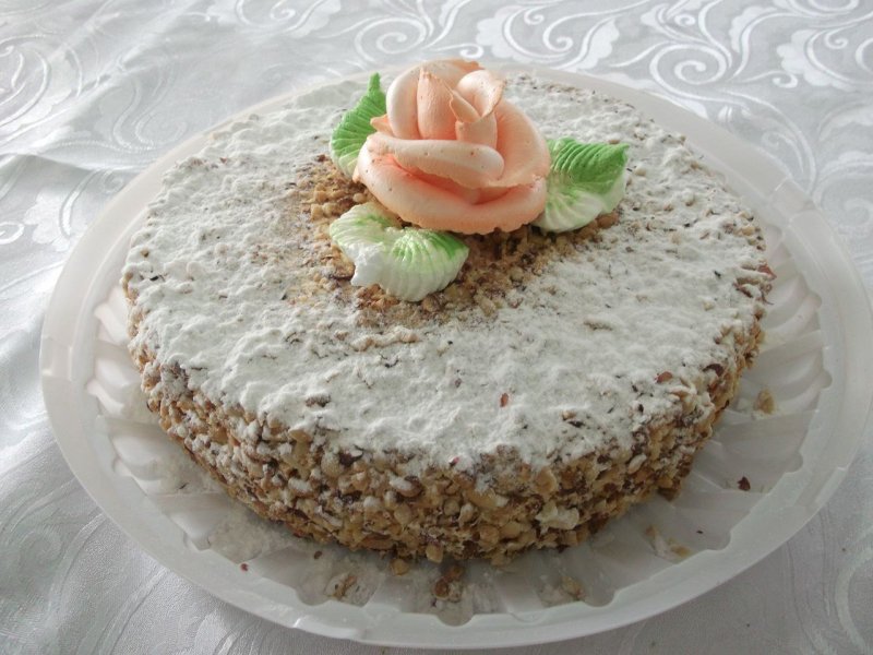 Торт подарочный с орехами