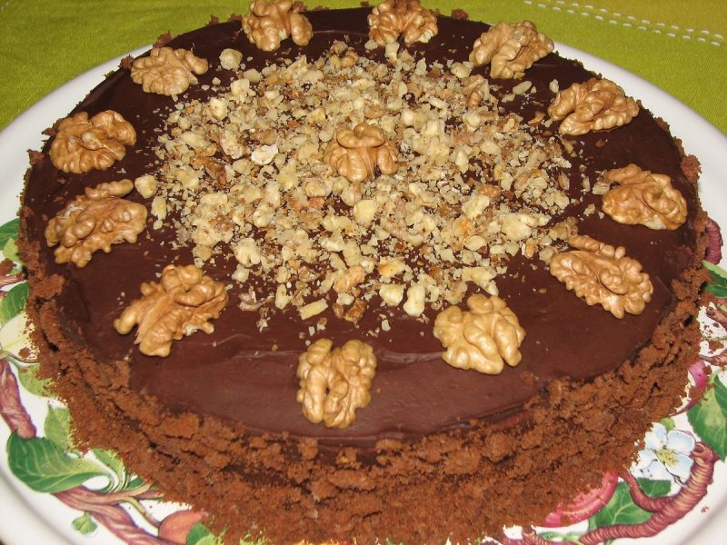 Украшение торта грецкими орехами