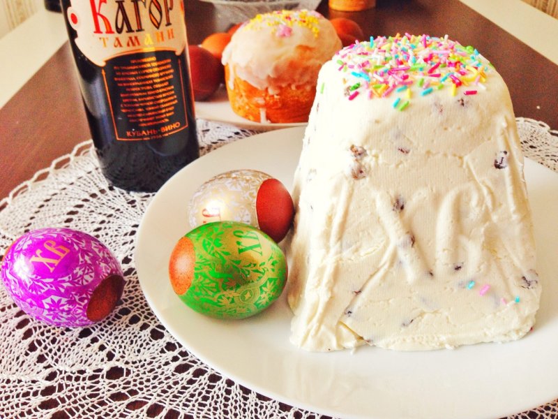 Необычный декор куличей на Пасху