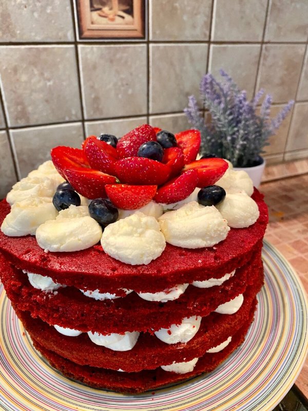 Открытый торт красный бархат