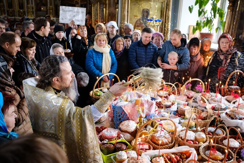 Алиса храм в Москве кулич и Пасха