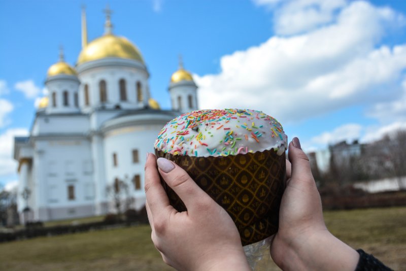 Освещение куличей в храме