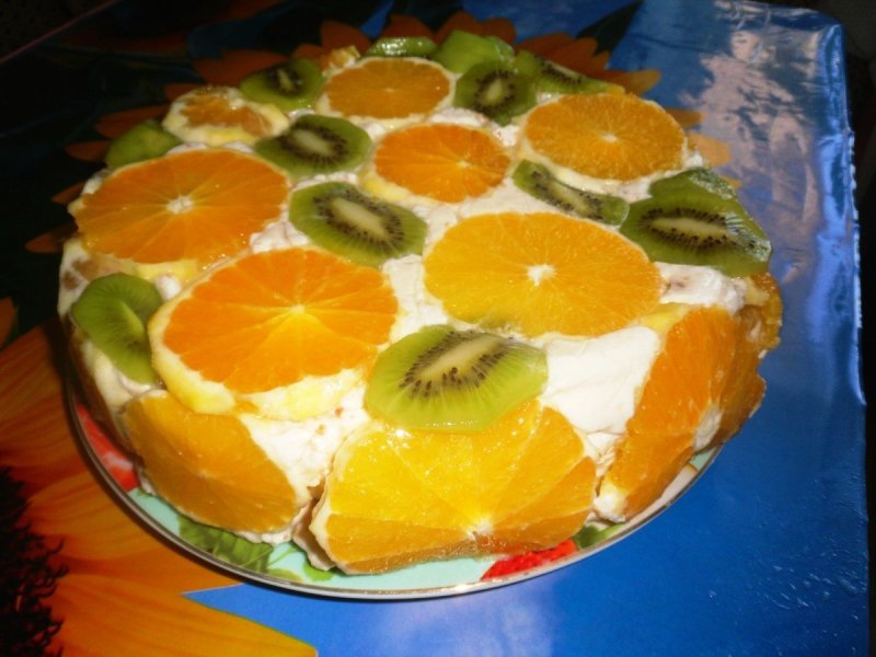 Торт с творожным кремом и ягодами