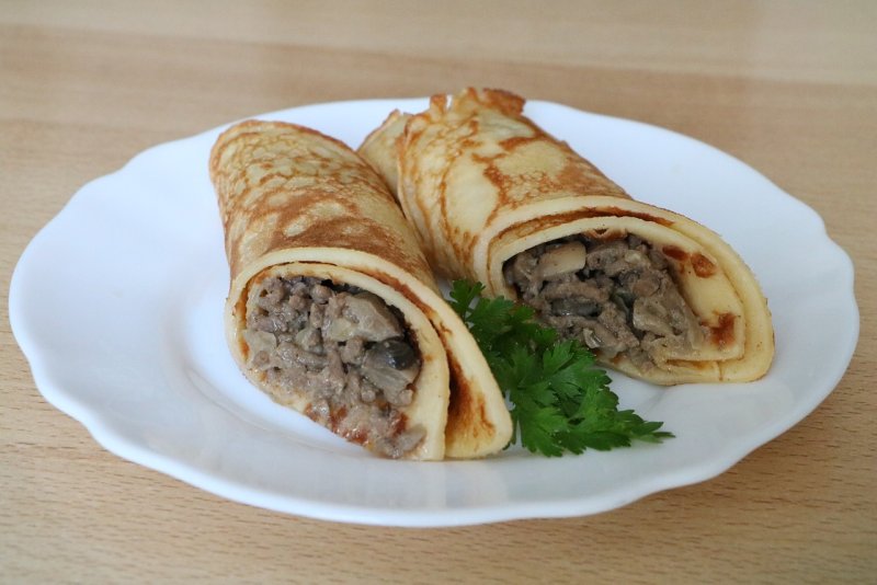 Блины с мясной начинкой