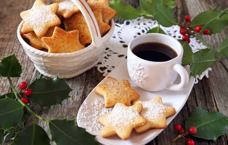 Чай и печенье с шоколадом