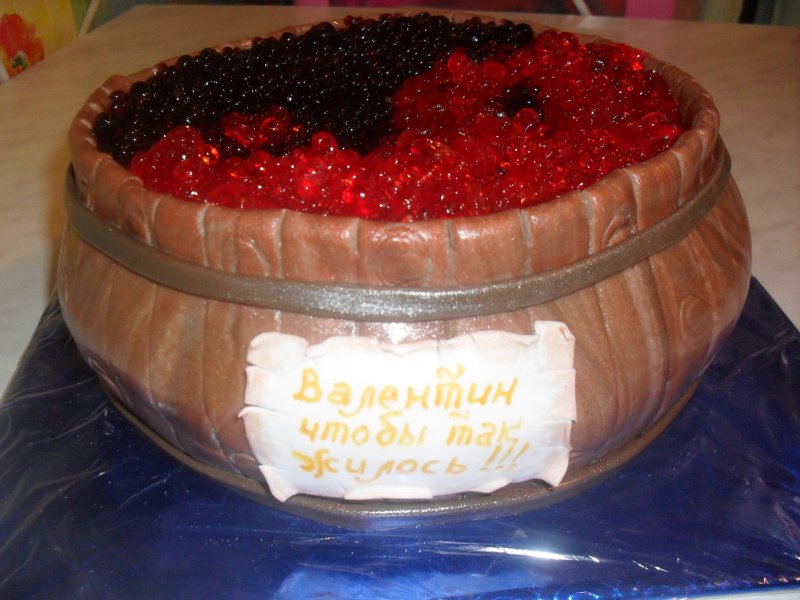 Бочонок с красной икрой